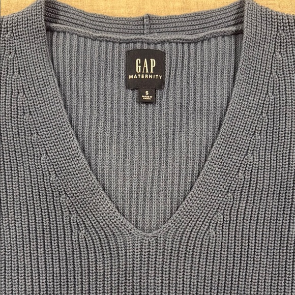 GAP V-Neck Maternity Sweater - Picture 3 of 5